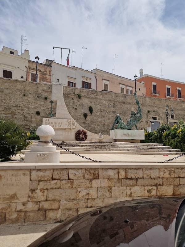 Monumento ai marinai d'Italia - Image 1