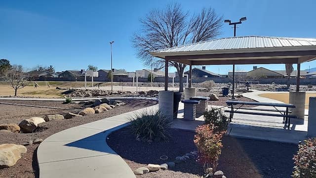 Glenn Meadows Park - Image 2
