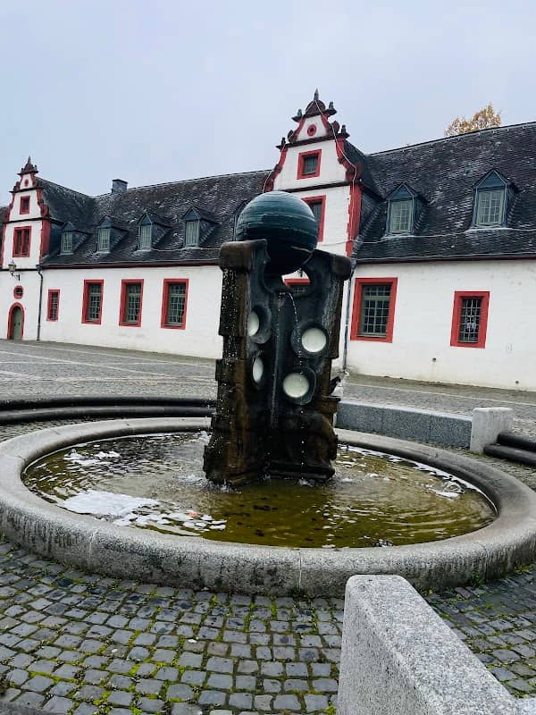 Brunnen am Schloß - Image 1