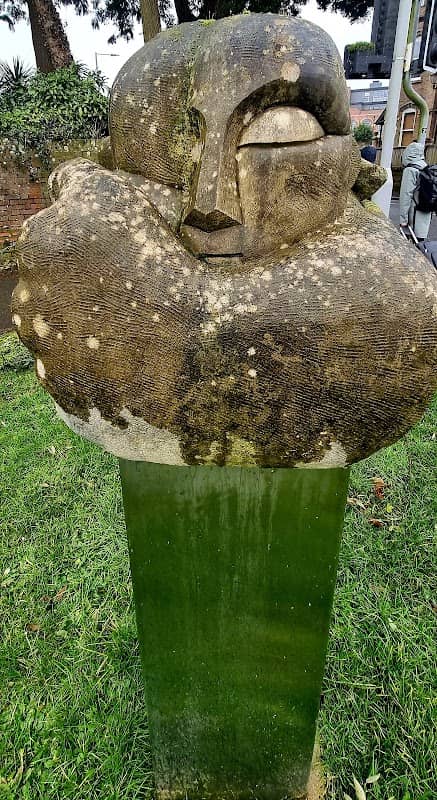 All You Need is Love - Sculpture - Image 2