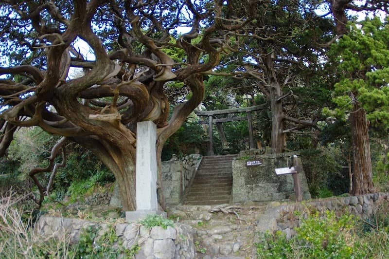 Yoshidashirotori Shrine - Image 1