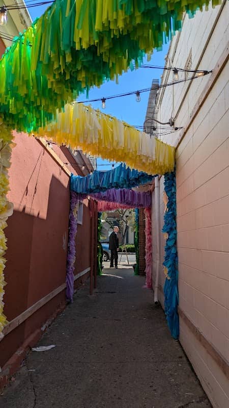 Artful alleyway, Old Worthington - Image 2