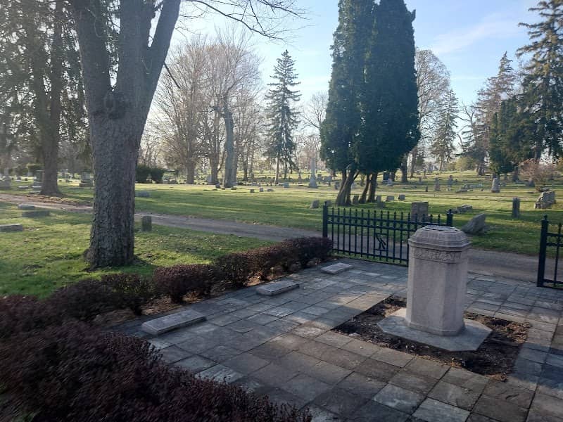 Grave of W.K. Kellogg - Image 3