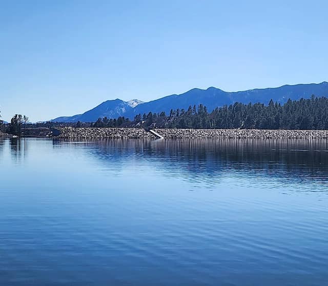 Monument lake - Image 1