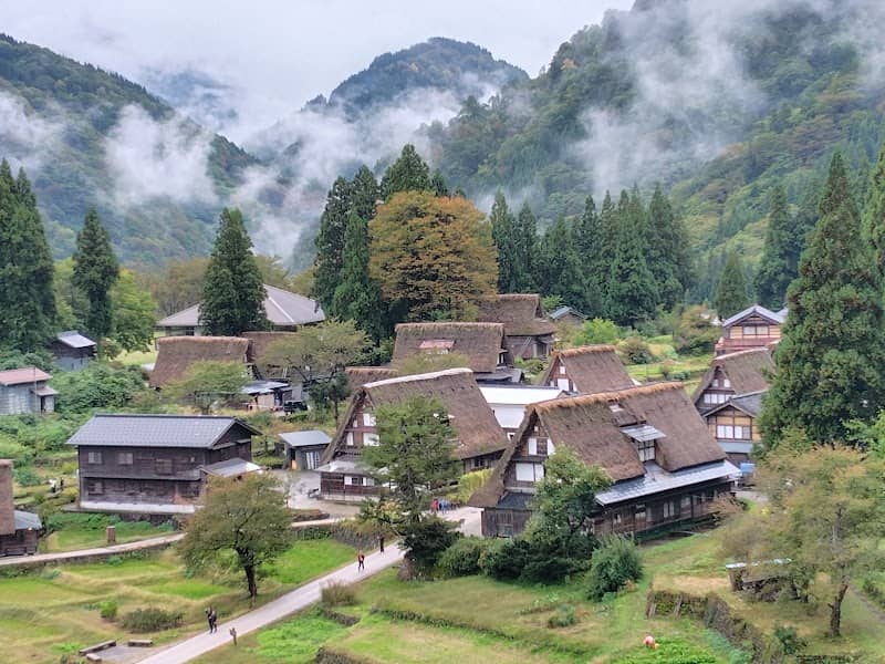Ainokura Gassho-zukuri Village - Image 1