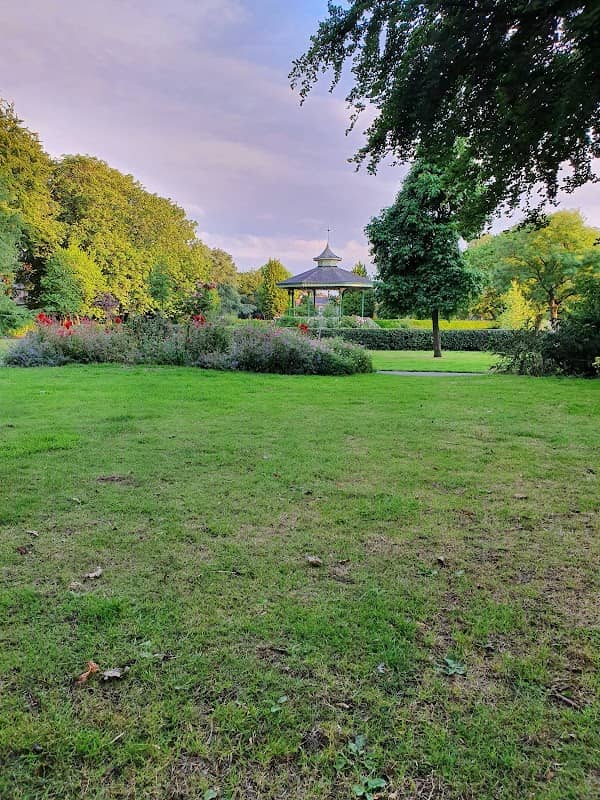 Victoria Park - Image 2