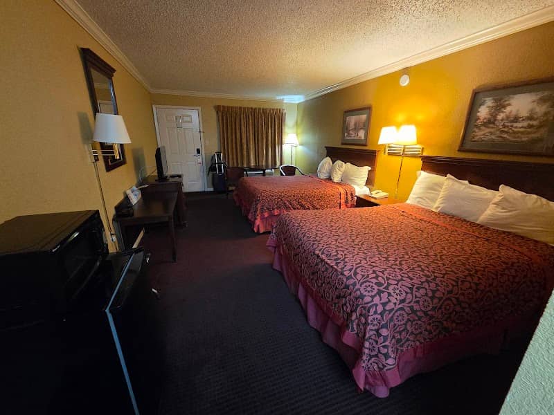 Travel Inn North Little Rock - Image 1