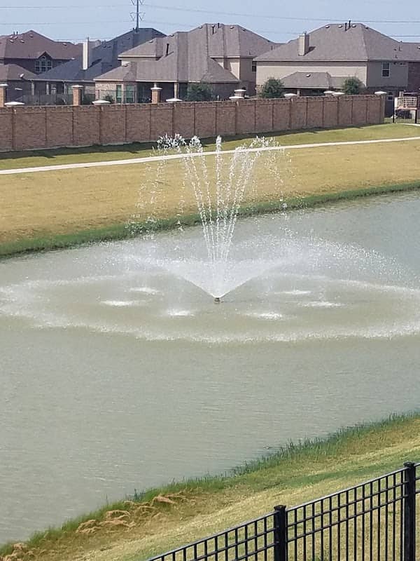 La Tierra Fountain - Image 1