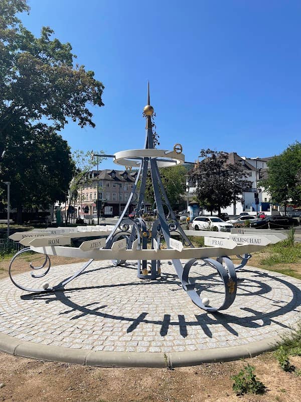 Wegweiser Statue - Image 1