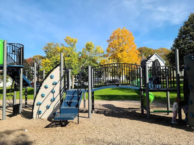 Broadway Park - Image 1