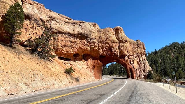 Red Canyon Arch - Image 3