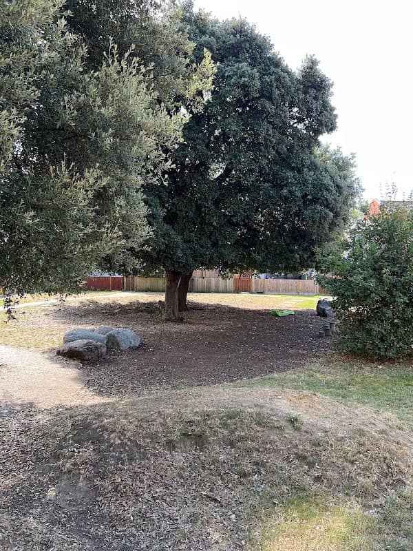 Vimy Drive Park - Image 2