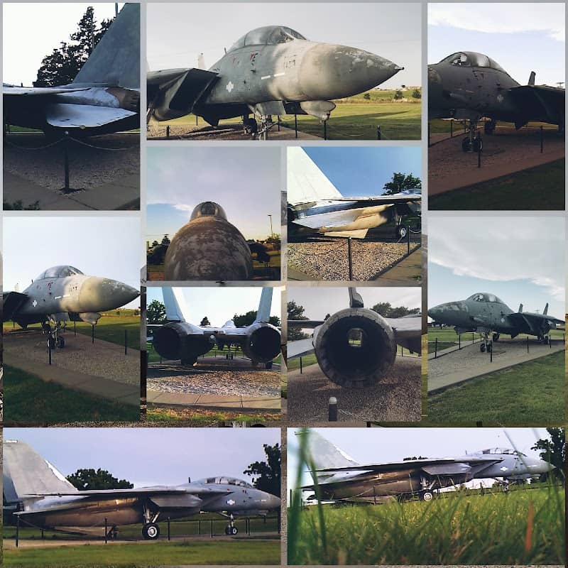 F-14 Tomcat Display - Image 2