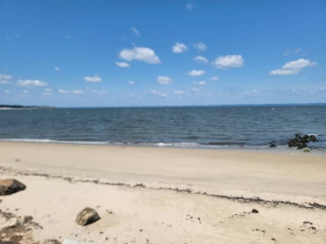 Centre Island Beach - Image 3