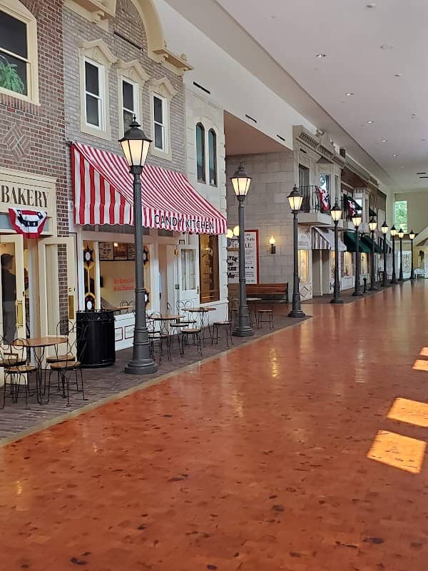 Music Man Square - Image 1