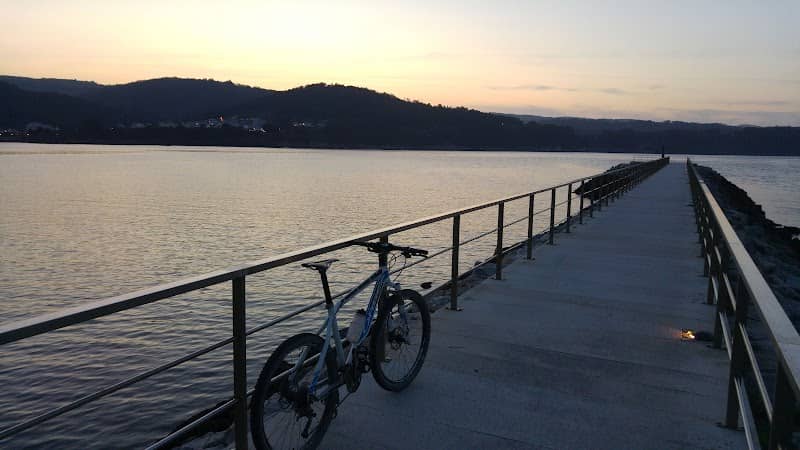 Covas breakwater viewpoint - Image 1