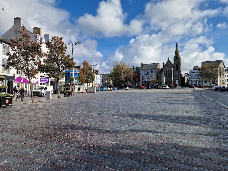 Y Maes (Castle Square) - Image 1