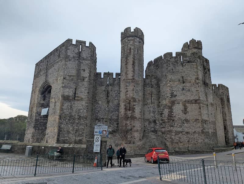 Y Maes (Castle Square) - Image 3