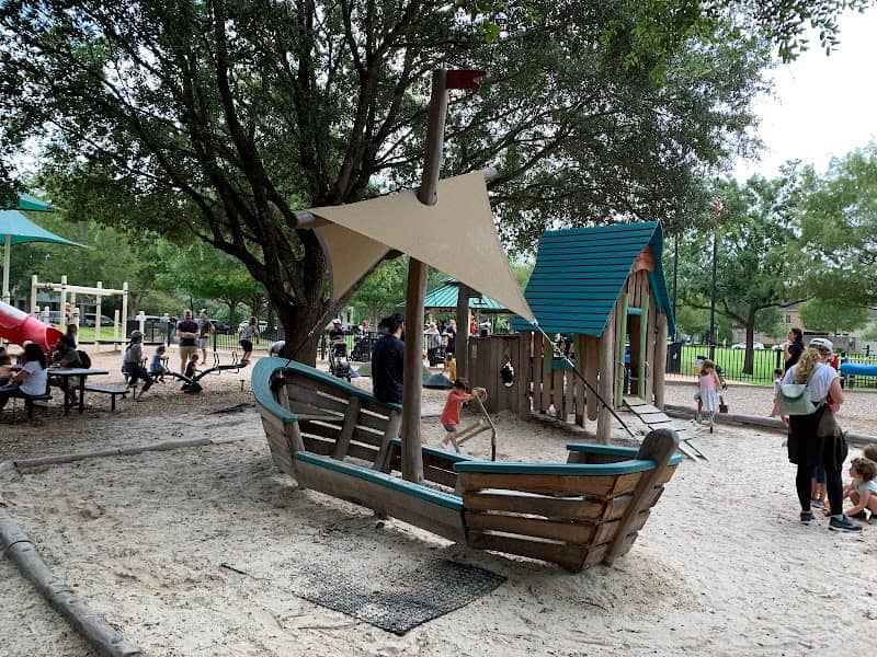 Colonial Park - Image 1