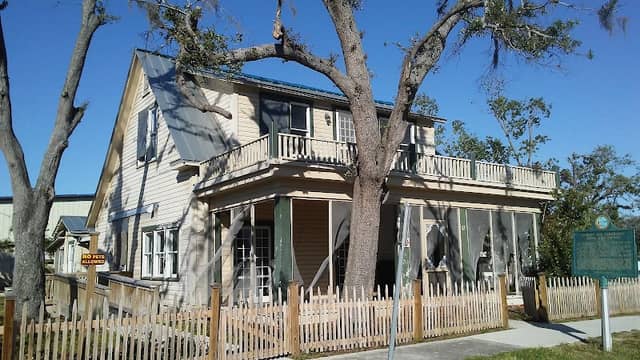 The Historic McKenzie House - Image 2