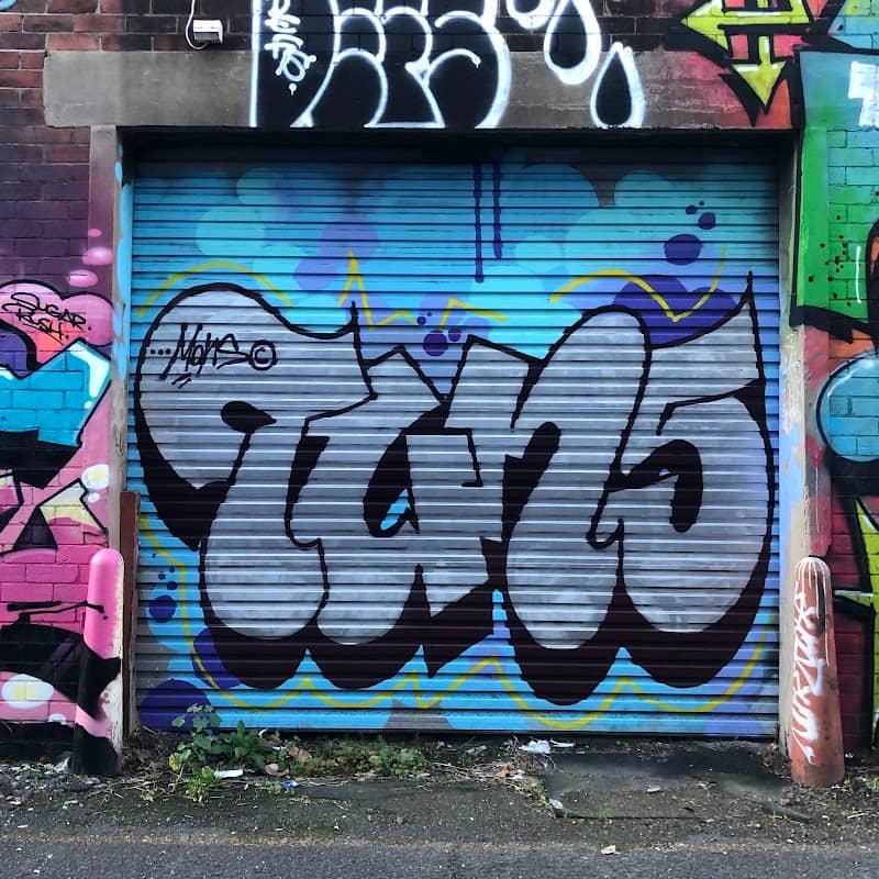 Graffiti alleyway - Image 1