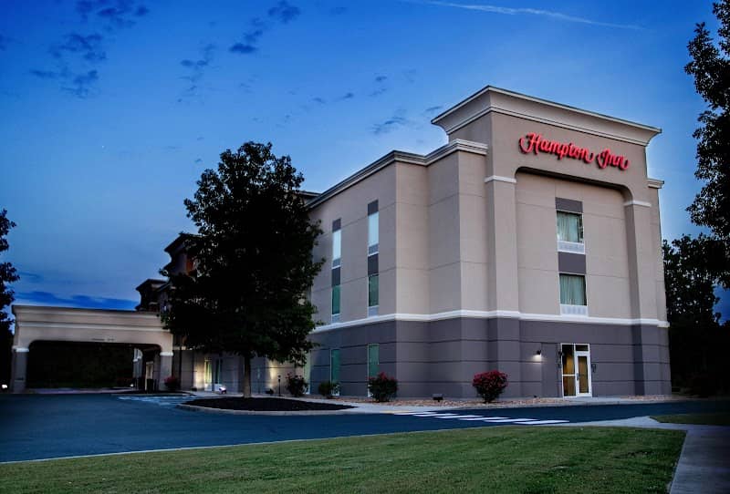 Hampton Inn Gloucester - Image 1