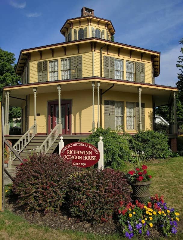 Rich-Twinn Octagon House - Image 1