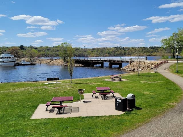 Lakefront Park - Image 1