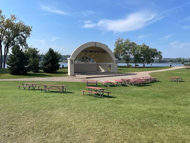 Lakefront Park - Image 2