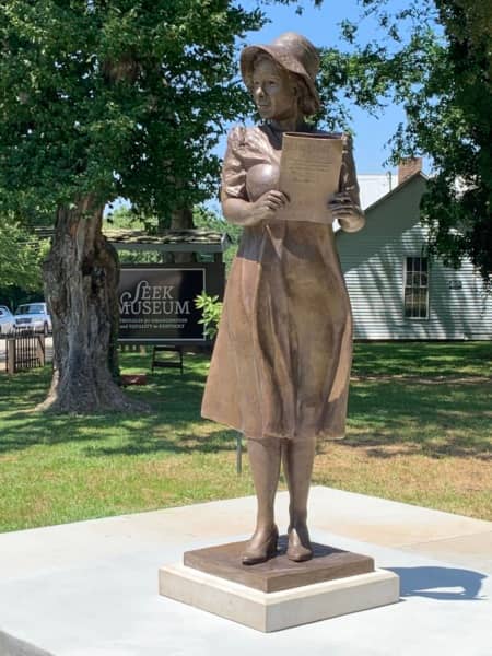 Alice Allison Dunnigan statue - Image 2