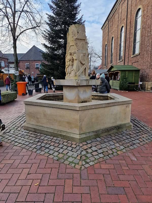 Brunnen am Alstätter Kirchplatz - Image 1