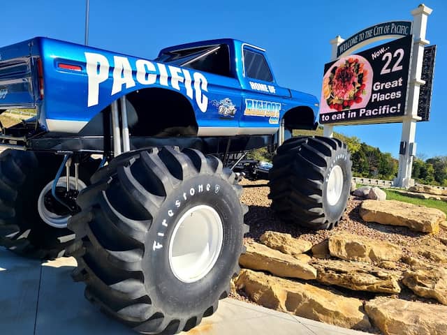 Bigfoot Plaza - Image 1