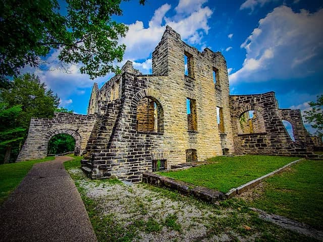 Camdenton - Image 1