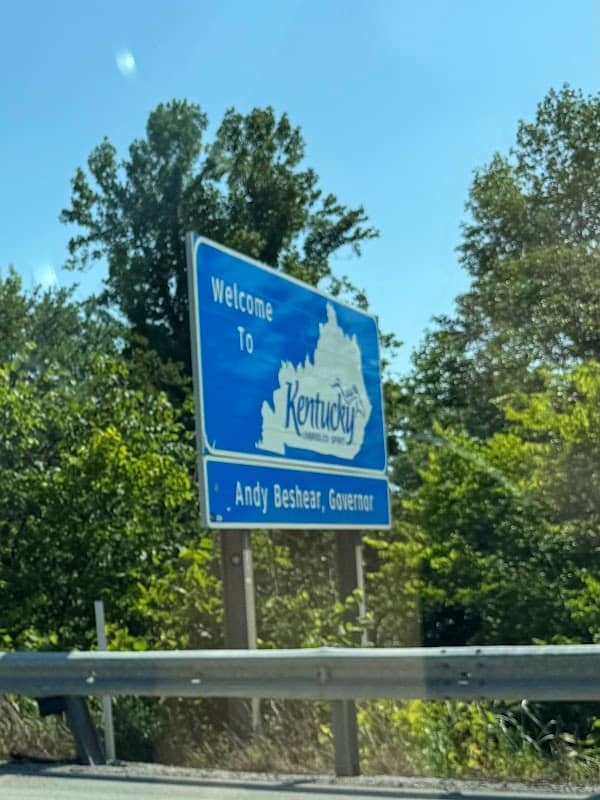 Kentucky Welcome Sign - Image 1