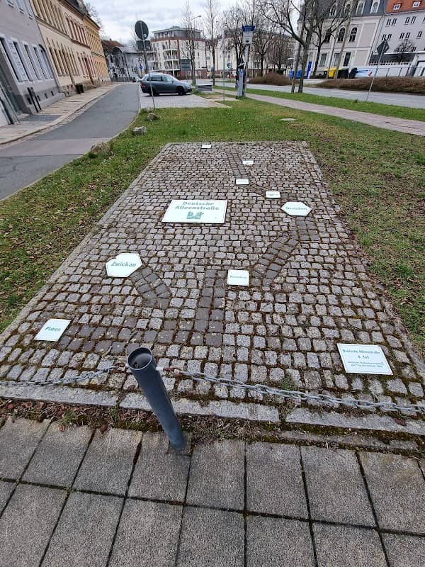 Deutsche Alleenstraßen Denkmal - Image 2