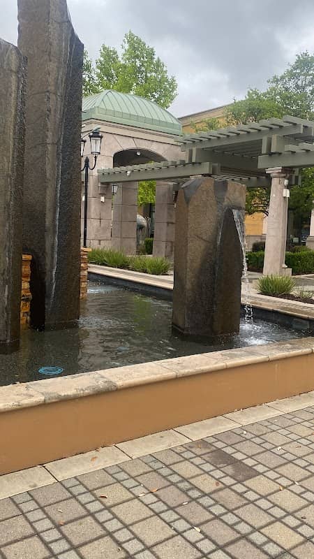 Heron Fountain Plaza - Image 2