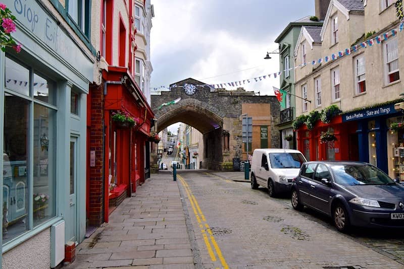 Caernarfon Town Walls - Image 2