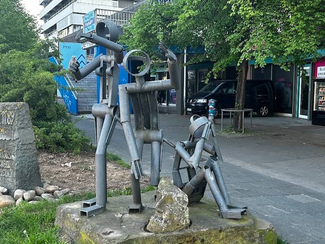 Matchmen metal statue - Image 2