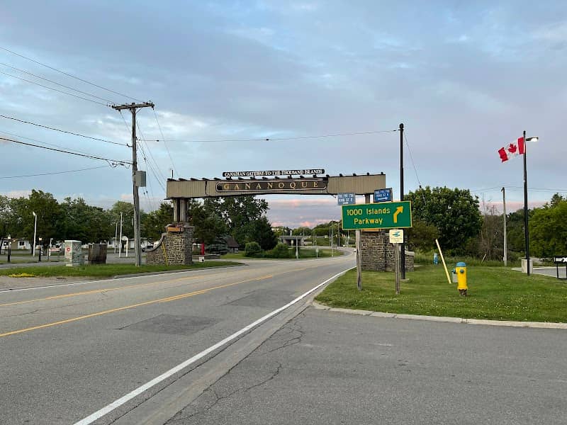 Canadian gateway to 1000 islands - Image 2