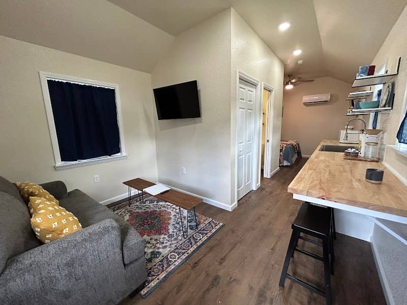 Creeks Edge Cottages - Image 2