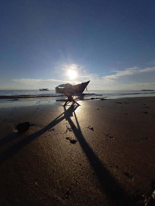 Sunset spot pantai Batakan - Image 1