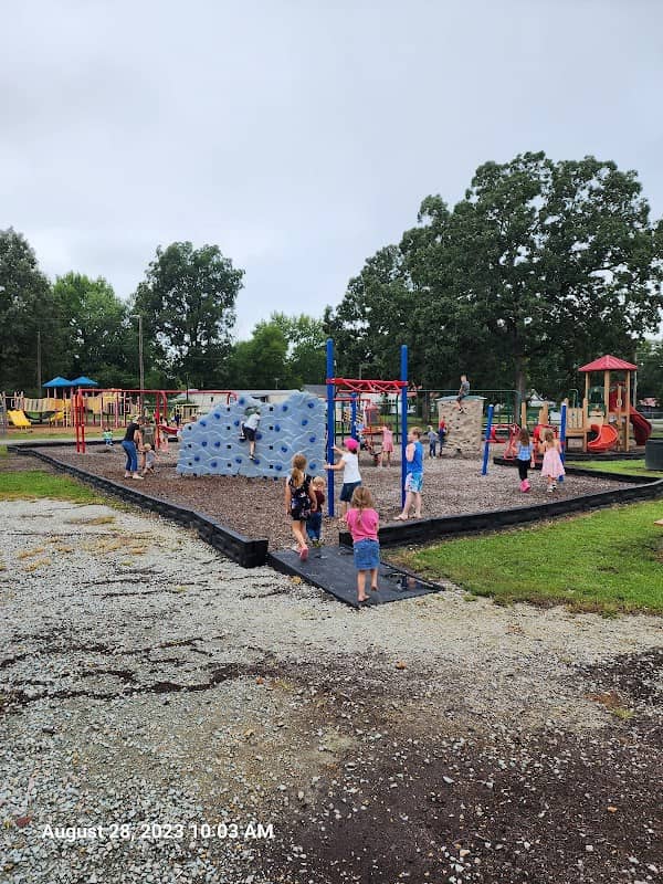 Hohenwald Memorial Park - Image 1