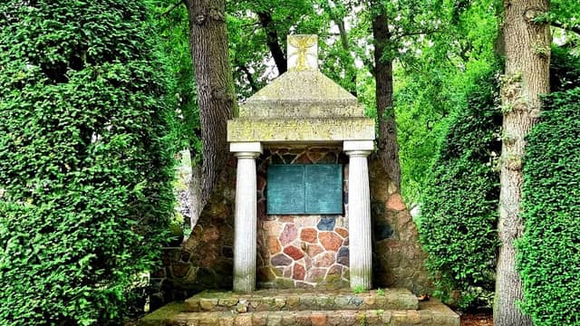 Gefallenen Denkmal - Image 1