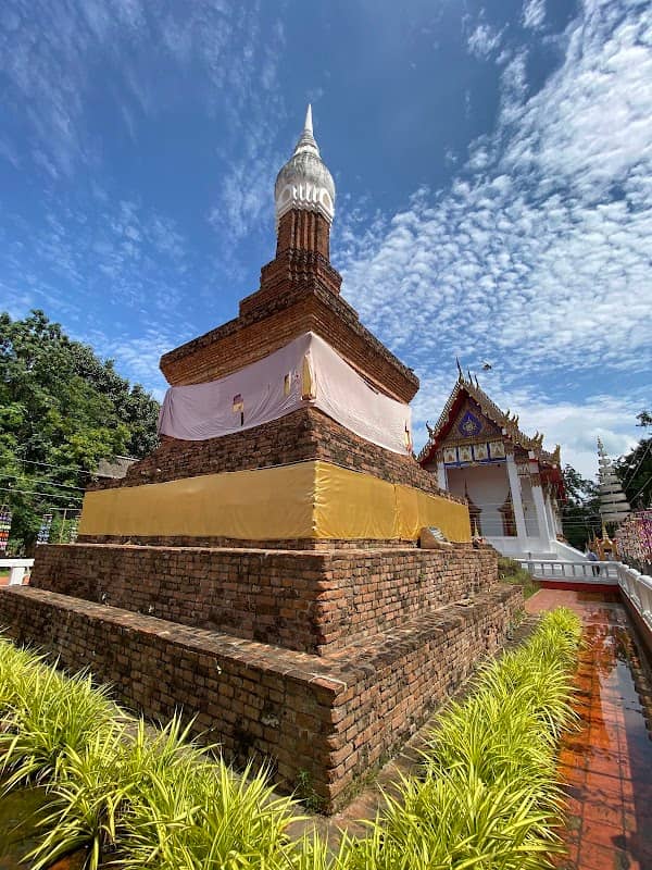 Wat Mahathat Phra Aram Luang - Image 1