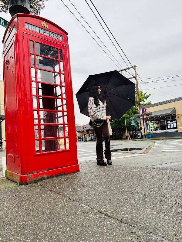 Red Telephone Booth - Image 1