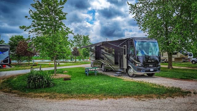D & W Lake Camping & RV Park - Image 2