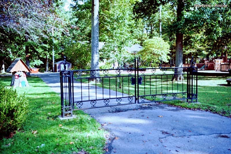 Nature Trail: Riverside Drive Trailhead - Image 2