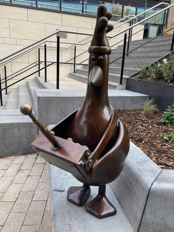 Feathers McGraw statue - Image 2