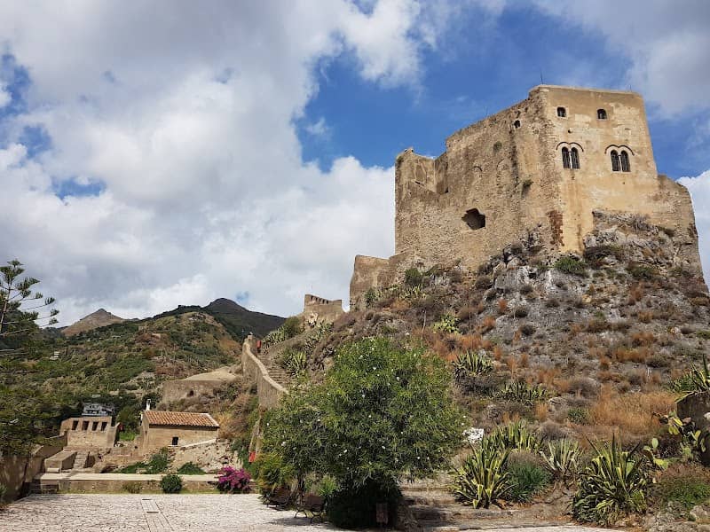 Castello Rufo Ruffo - Image 1