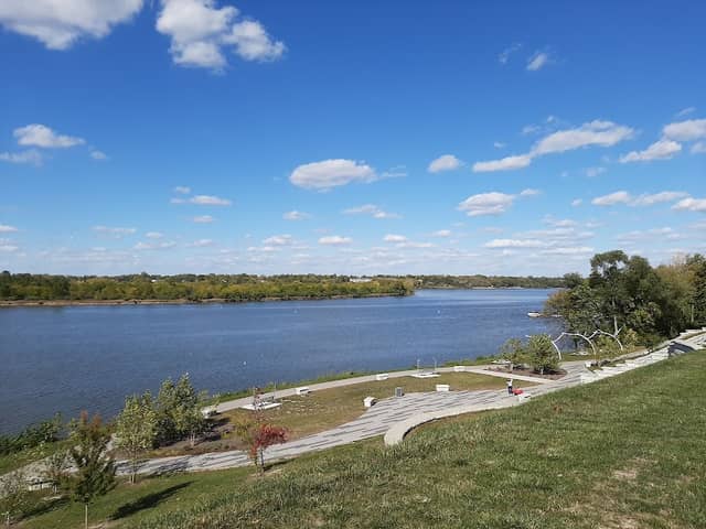 Riverside Park - Image 2